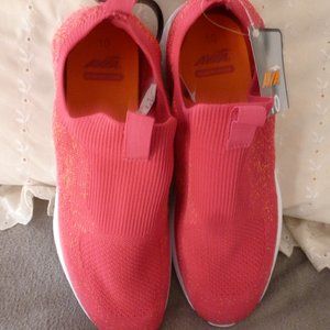 Avia Pink Knit Slip-On Sneakers Women’s 9 Wide Lightweight NWOT